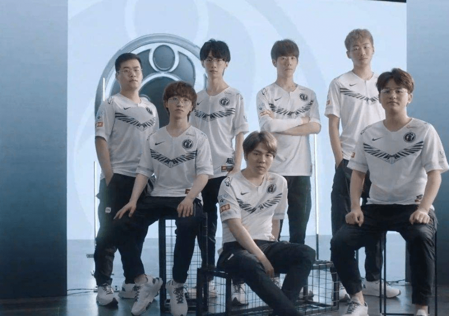 对颁奖广场 对颁奖广场